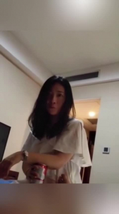 小嫂子露臉，嘴裏不要身體很誠實