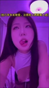 朋友老婆就這麽勾人，挺拔的奶子一隻手都握不住，大屁股扭起來都扛不住