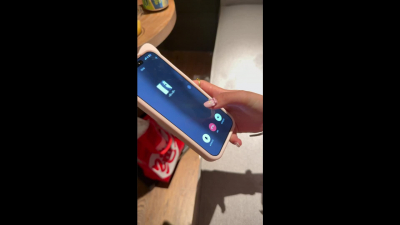 嫩出水的雙馬尾小母狗 接着對象電話挨操 聲音都淌湯了 還跟對象說想被