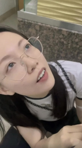 護士女友在單位給我口爆！下班回家迫不及待讓我操他